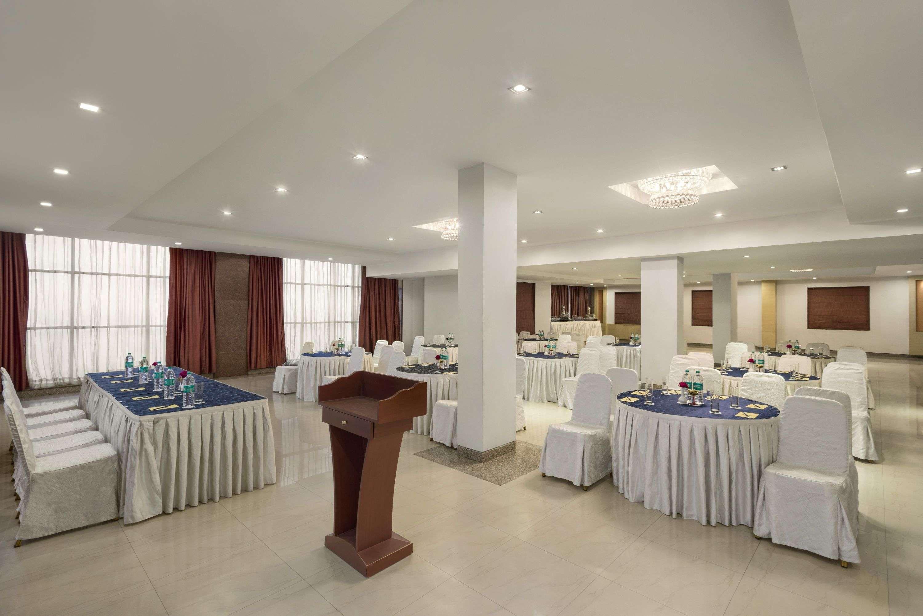 Days Hotel By Wyndham Neemrana Exteriör bild