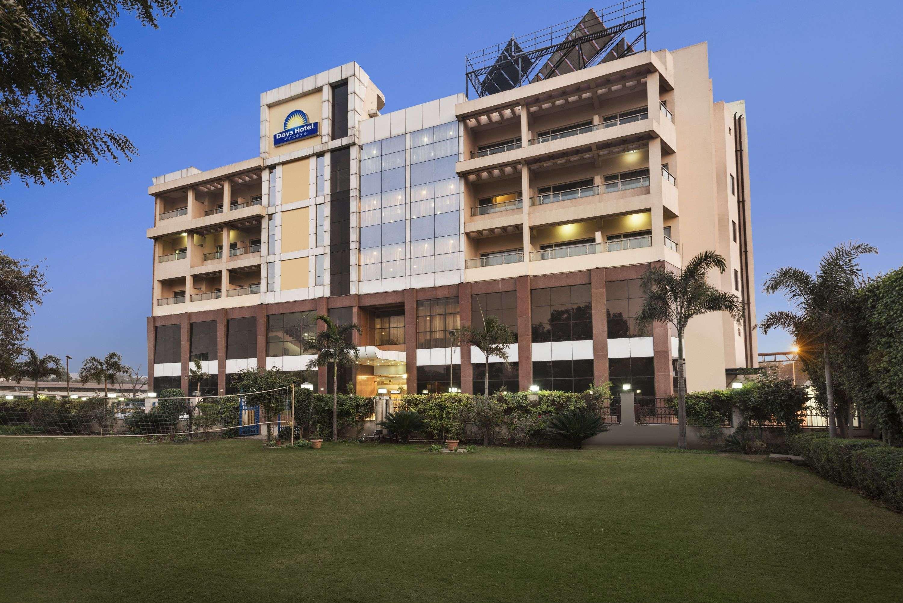 Days Hotel By Wyndham Neemrana Exteriör bild